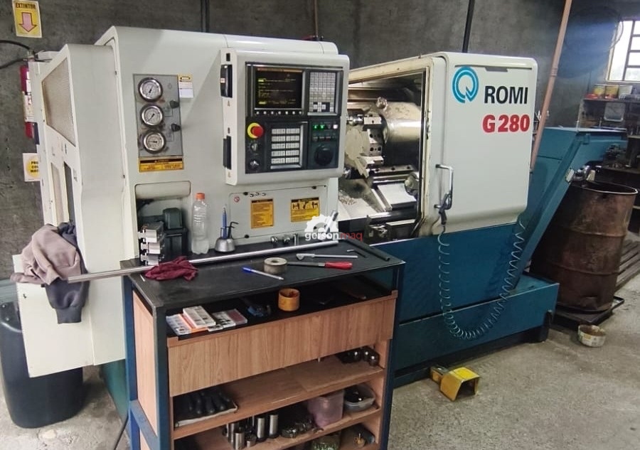 TORNO CNC ROMI G280 - ANO 2005 - FANUC